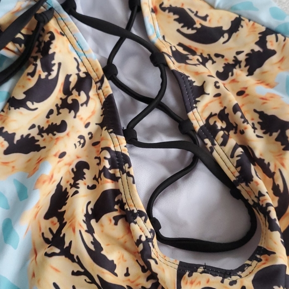 Open back retro print swimsuit - Picture 9 of 10